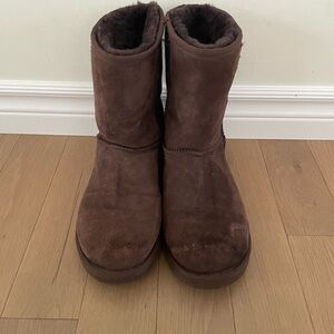 UGG Classic Short size 8 in brown